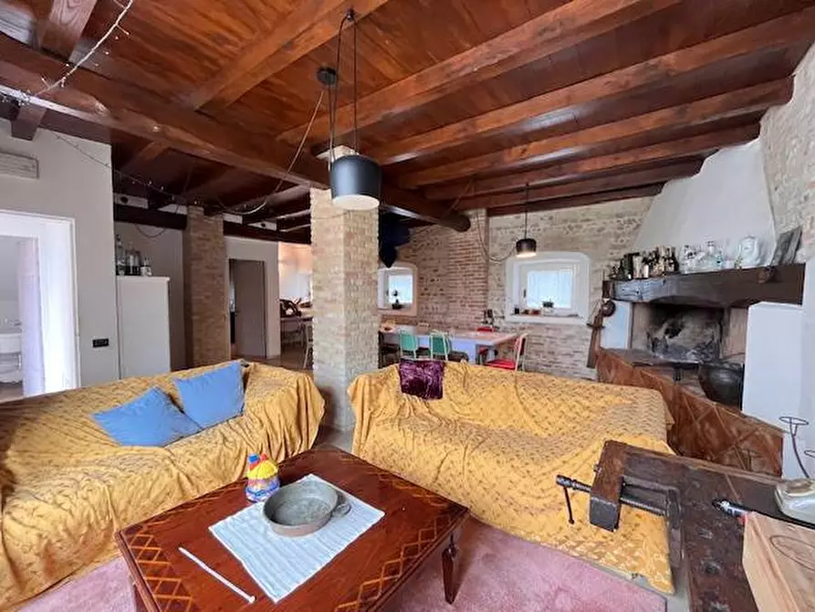 Immagine 11 di Locale commerciale in vendita  a Goito