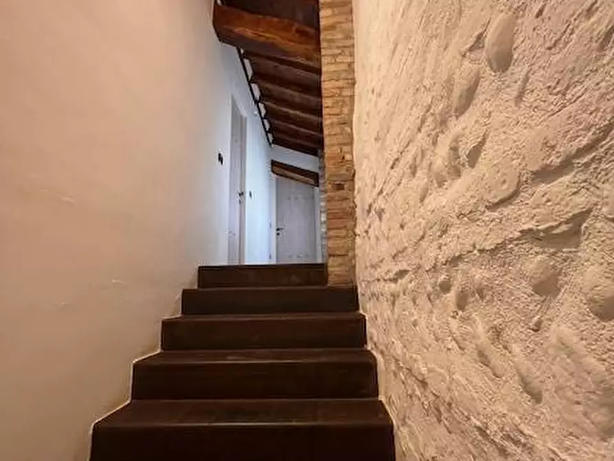 Immagine 15 di Locale commerciale in vendita  a Goito