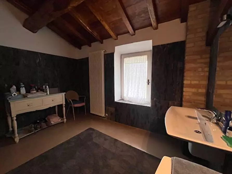 Immagine 20 di Locale commerciale in vendita  a Goito