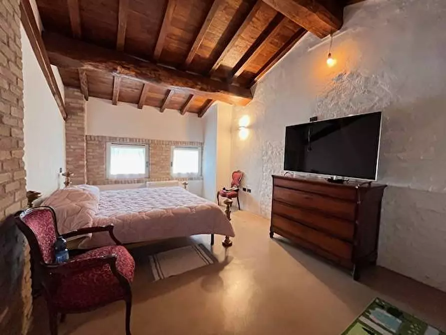 Immagine 21 di Locale commerciale in vendita  a Goito