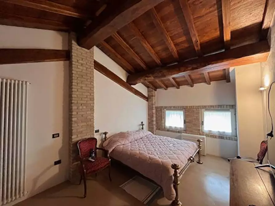 Immagine 22 di Locale commerciale in vendita  a Goito