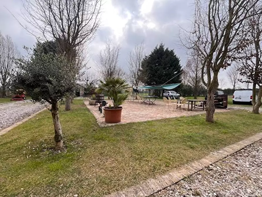 Immagine 6 di Locale commerciale in vendita  a Goito