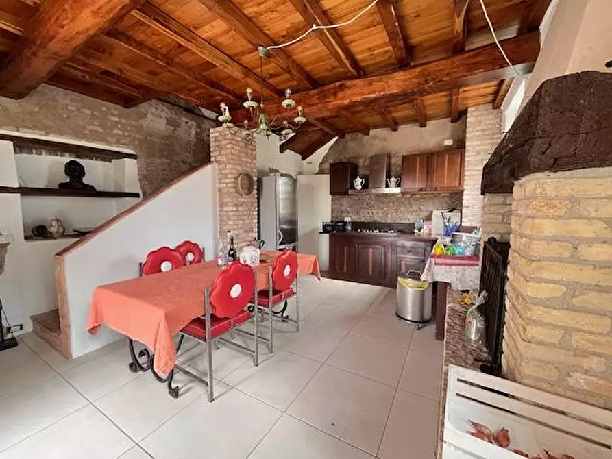 Immagine 25 di Locale commerciale in vendita  a Goito