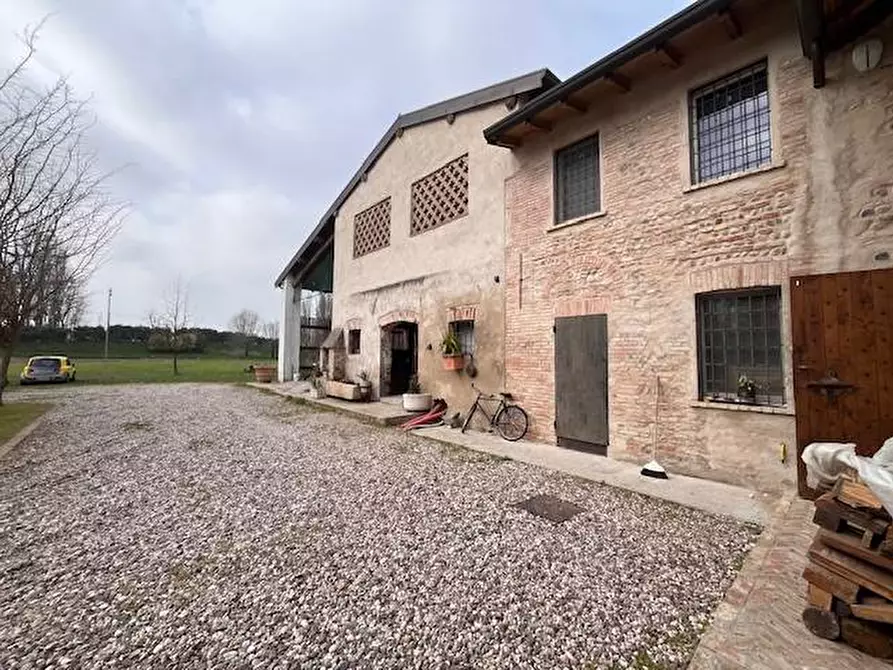 Immagine 31 di Locale commerciale in vendita  a Goito