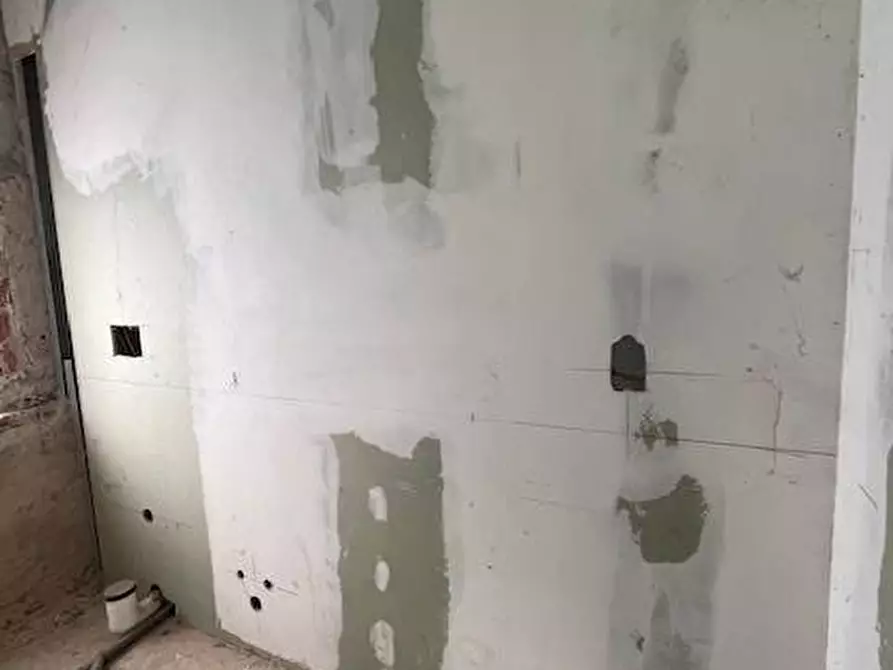 Immagine 8 di Locale commerciale in vendita  a Goito