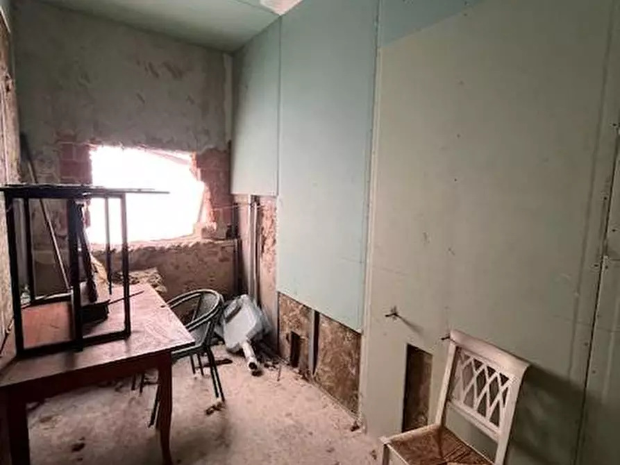 Immagine 9 di Locale commerciale in vendita  a Goito