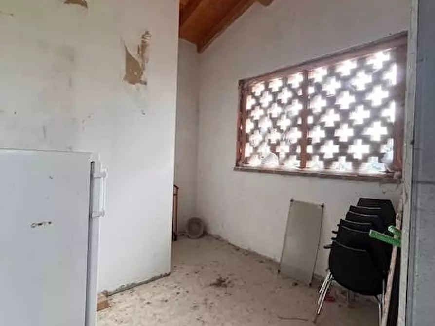 Immagine 10 di Locale commerciale in vendita  a Goito