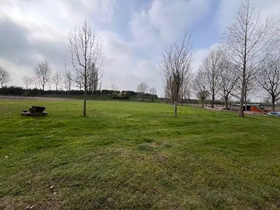 Immagine 4 di Locale commerciale in vendita  a Goito