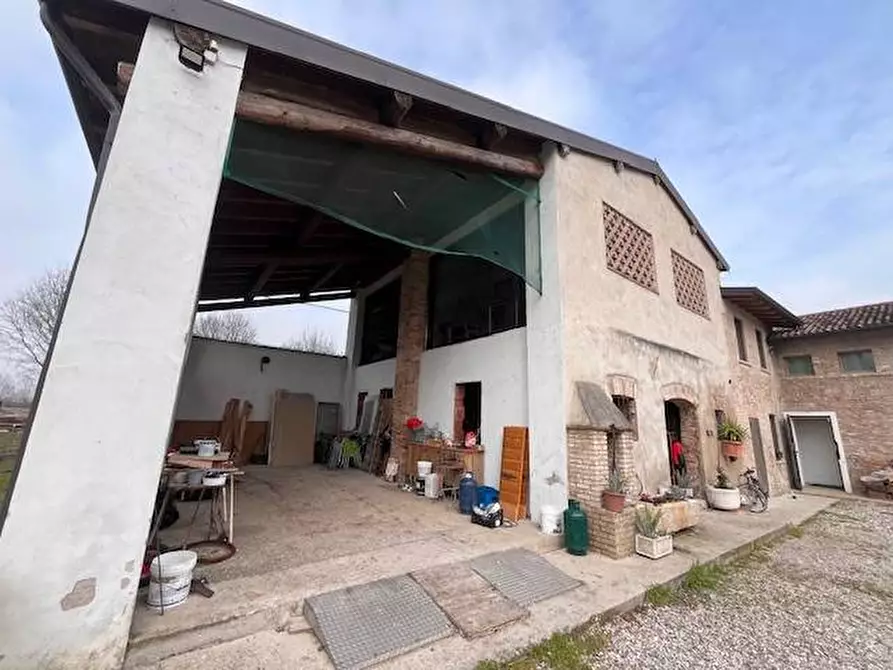 Immagine 11 di Locale commerciale in vendita  a Goito