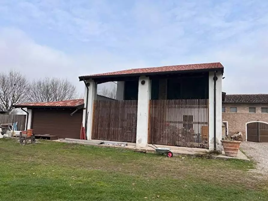 Immagine 2 di Locale commerciale in vendita  a Goito