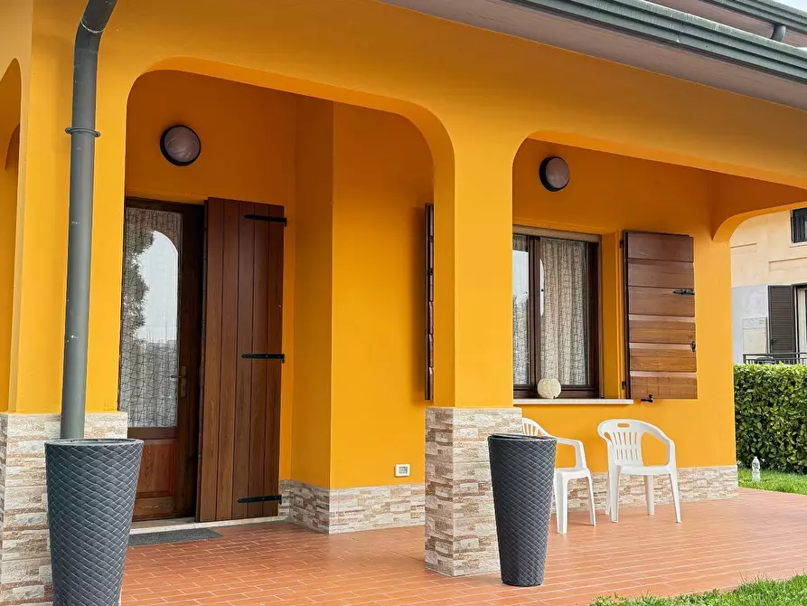 Immagine 1 di Casa semindipendente in vendita  a Porto Mantovano