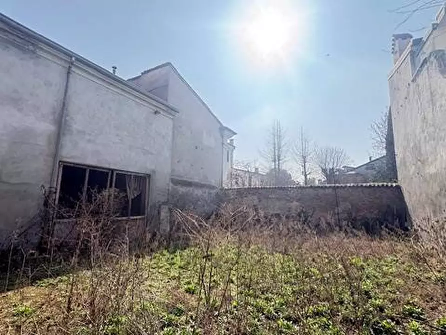 Immagine 36 di Casa indipendente in vendita  a Mantova
