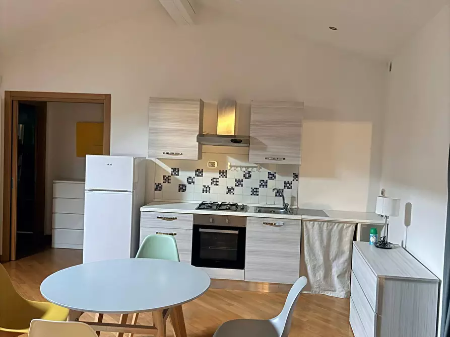 Immagine 10 di Appartamento in affitto  a Mantova