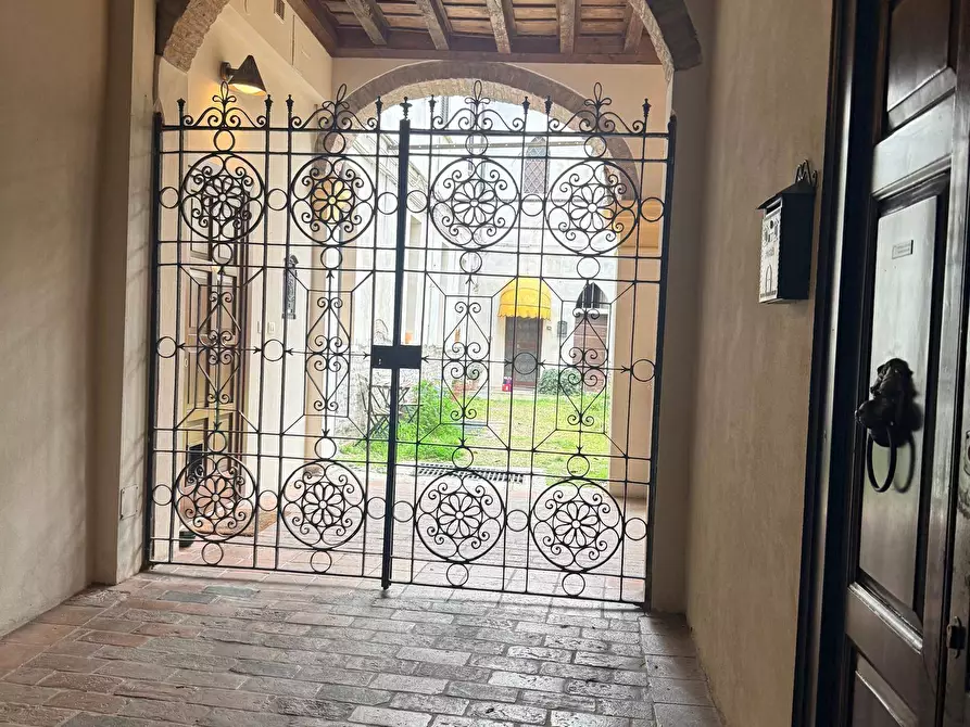 Immagine 2 di Appartamento in affitto  a Mantova