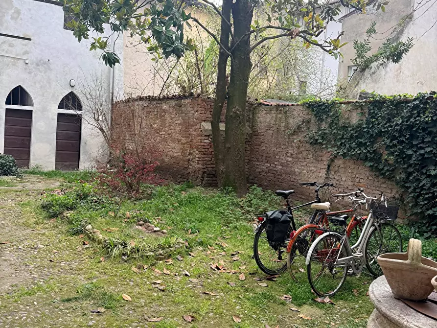 Immagine 3 di Appartamento in affitto  a Mantova