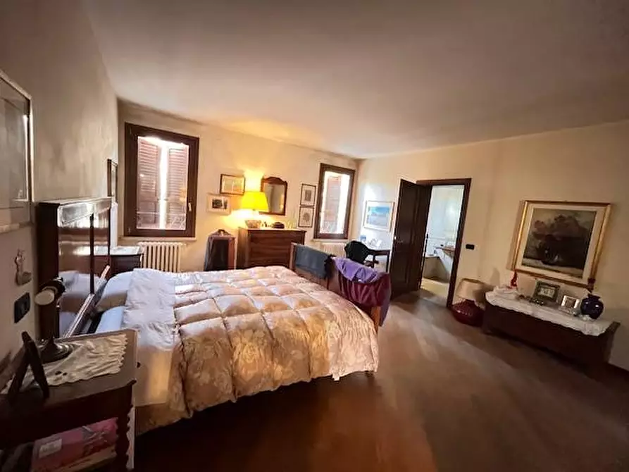 Immagine 10 di Casa indipendente in vendita  a Mantova
