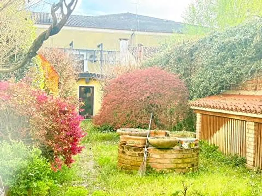 Immagine 17 di Casa indipendente in vendita  a Mantova