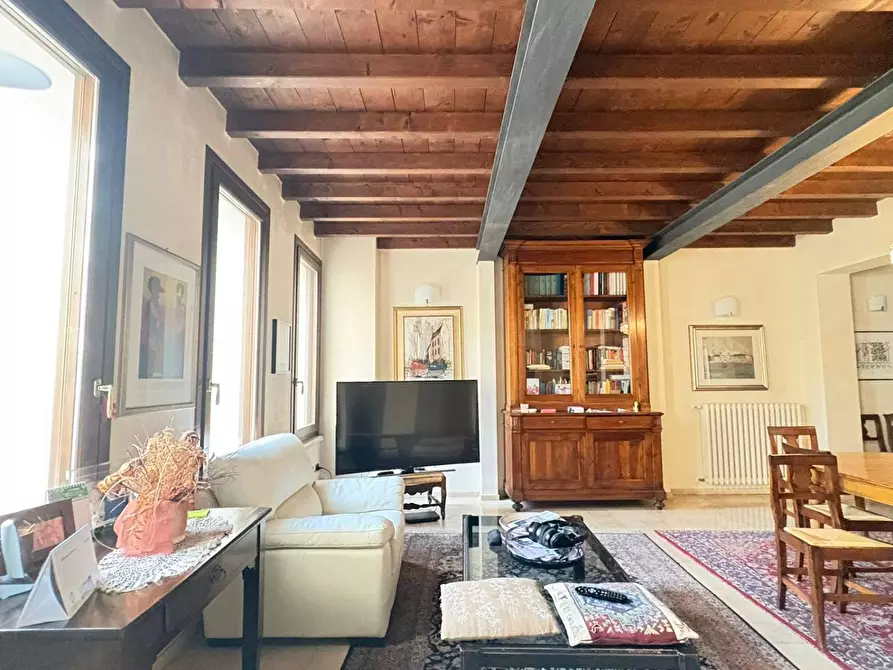 Immagine 6 di Casa indipendente in vendita  a Mantova