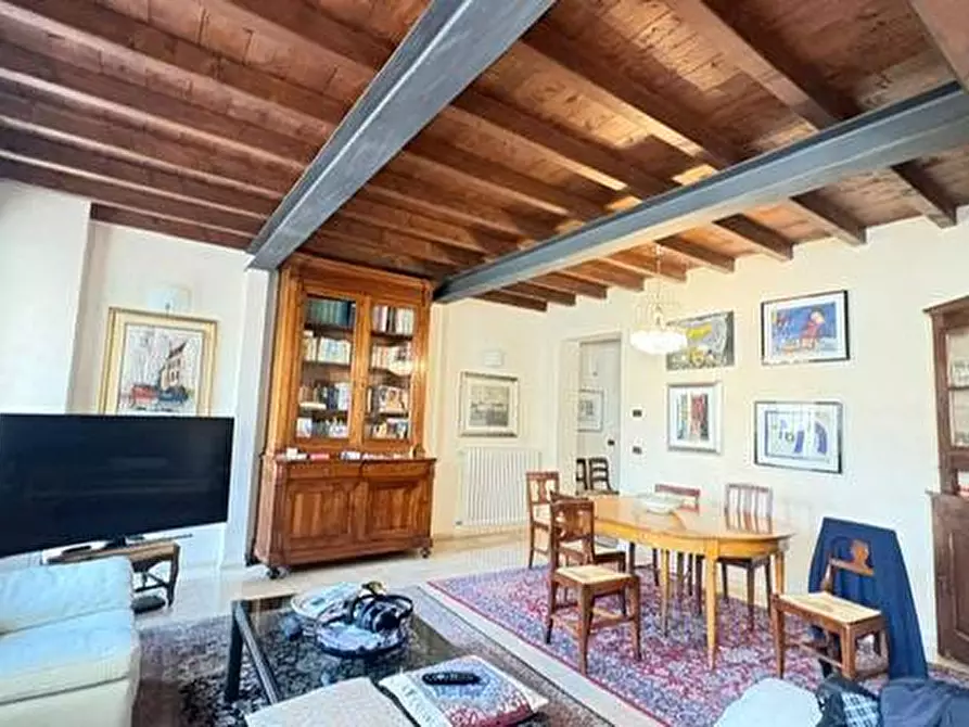 Immagine 4 di Casa indipendente in vendita  a Mantova