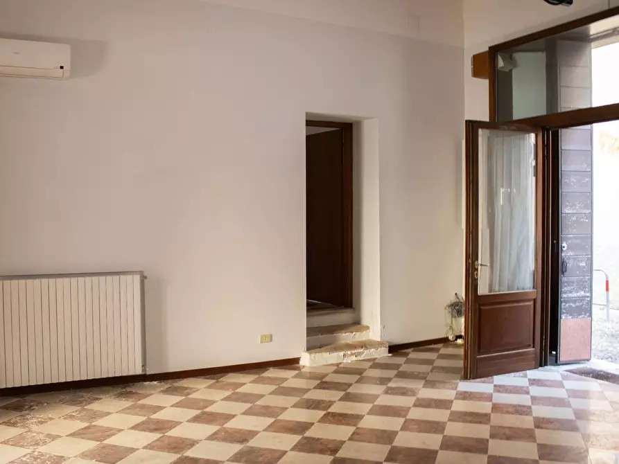 Immagine 3 di Appartamento in vendita  a Mantova