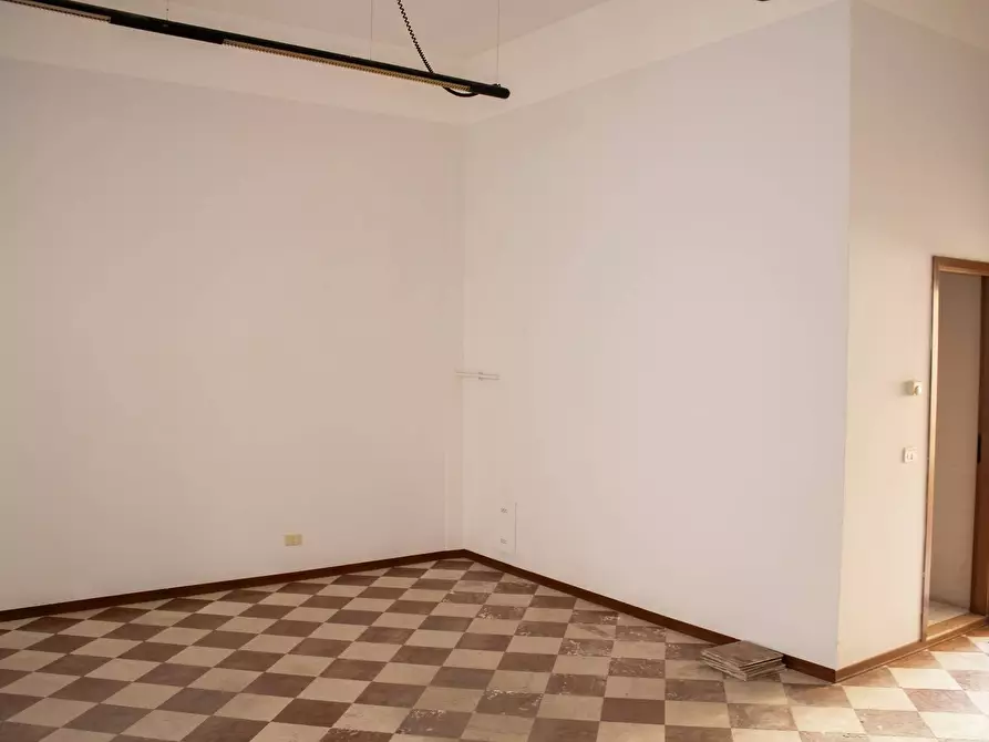 Immagine 4 di Appartamento in vendita  a Mantova