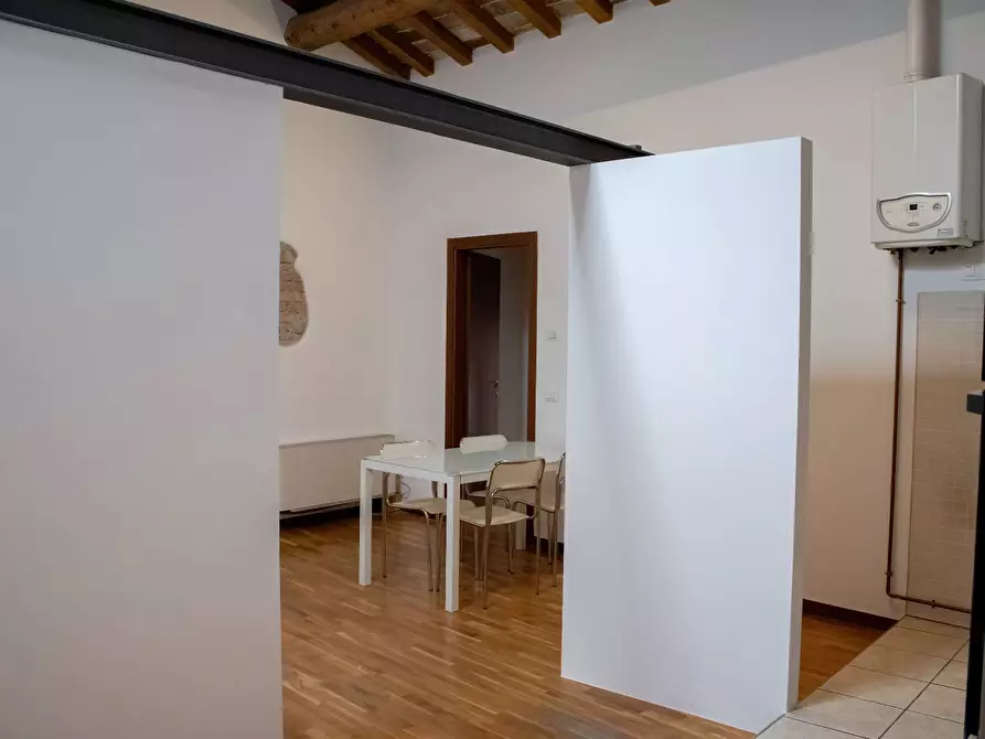 Immagine 2 di Appartamento in vendita  a Mantova
