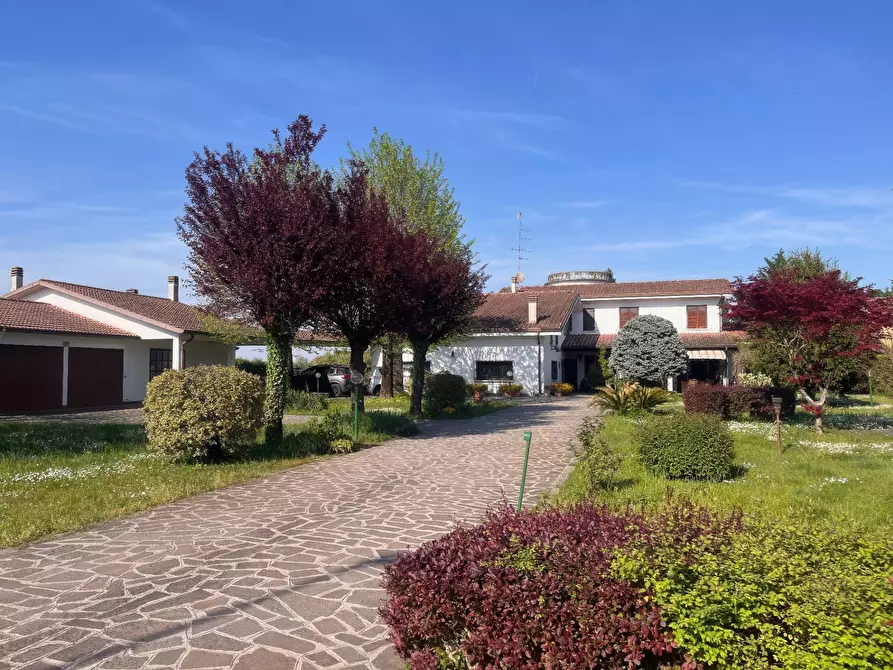 Immagine 1 di Villa in vendita  a Porto Mantovano