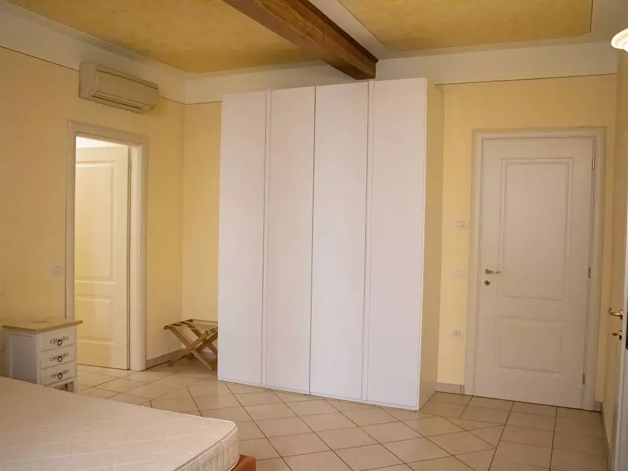 Immagine 10 di Appartamento in vendita  a Mantova