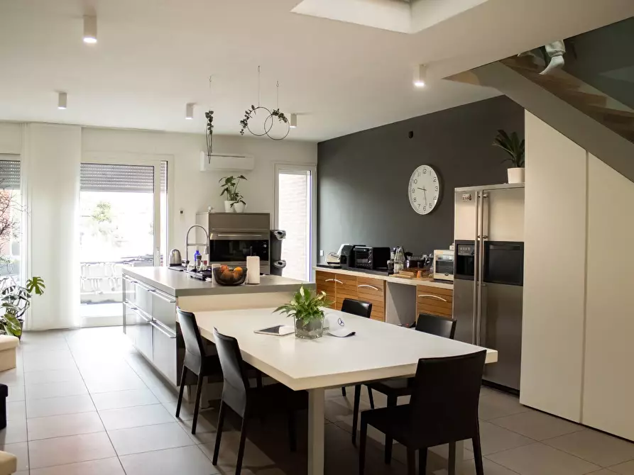 Immagine 1 di Villa in vendita  a Mantova