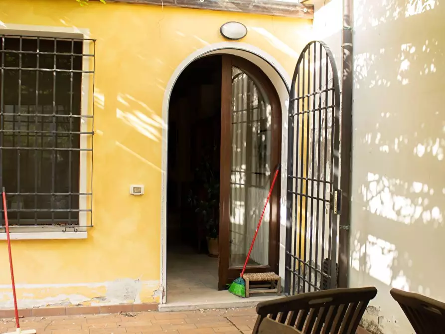 Immagine 14 di Casa indipendente in vendita  a Mantova