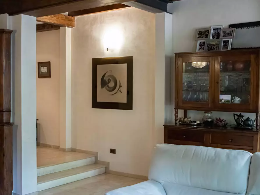 Immagine 3 di Casa indipendente in vendita  a Mantova