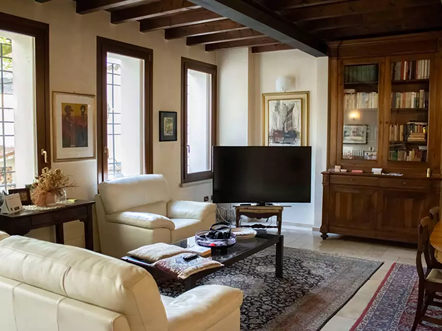 Immagine 2 di Casa indipendente in vendita  a Mantova