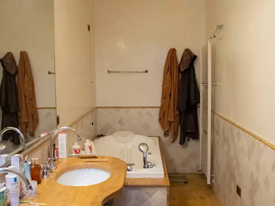 Immagine 8 di Casa indipendente in vendita  a Mantova