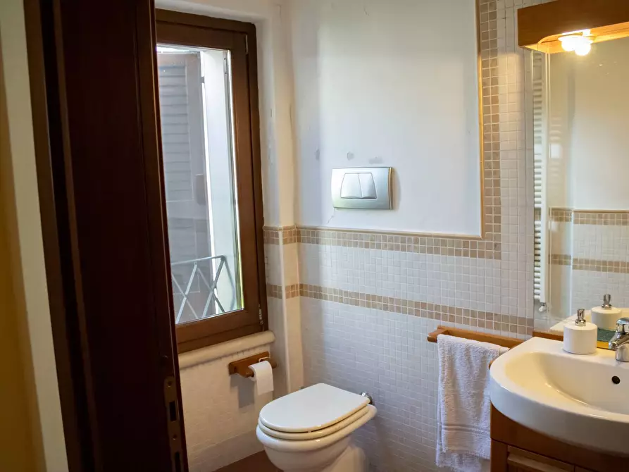 Immagine 15 di Casa indipendente in vendita  a Mantova