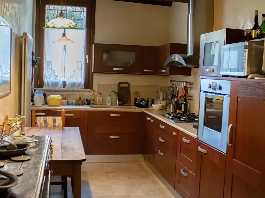 Immagine 4 di Casa indipendente in vendita  a Mantova