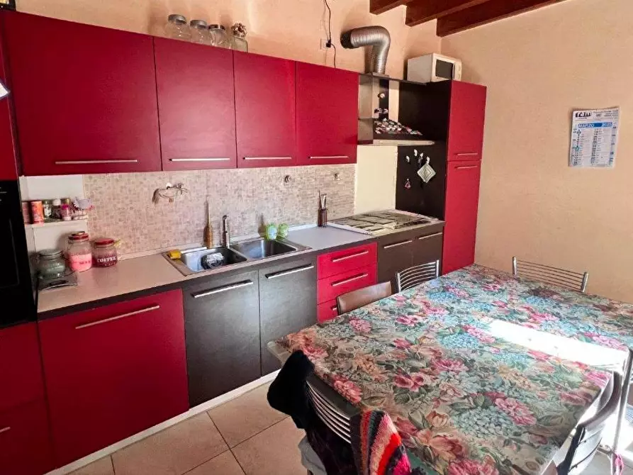 Immagine 2 di Appartamento in vendita  a Mantova