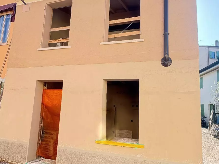 Immagine 1 di Appartamento in affitto  a Mantova