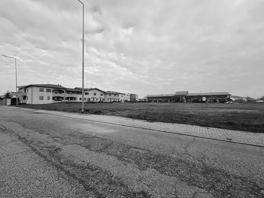 Immagine 5 di Terreno residenziale in vendita  a Porto Mantovano