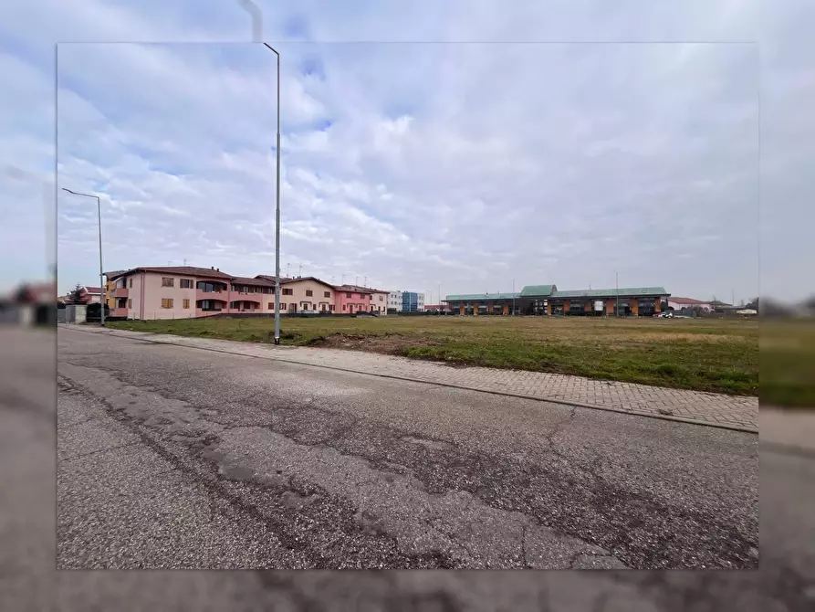 Immagine 8 di Terreno residenziale in vendita  a Porto Mantovano