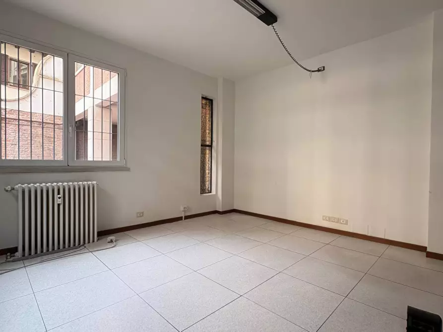 Immagine 5 di Ufficio in affitto  a Mantova