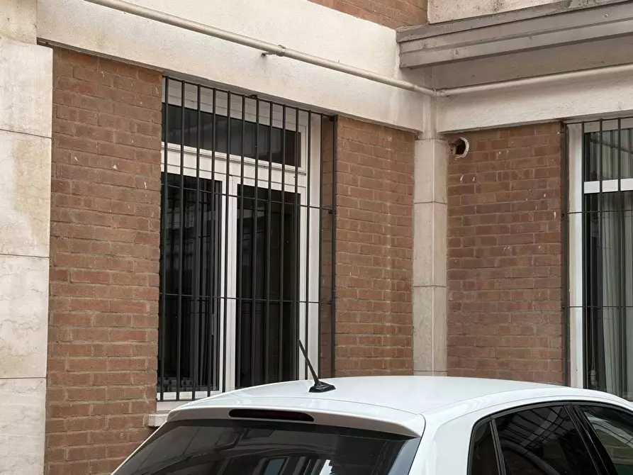 Immagine 8 di Ufficio in affitto  a Mantova