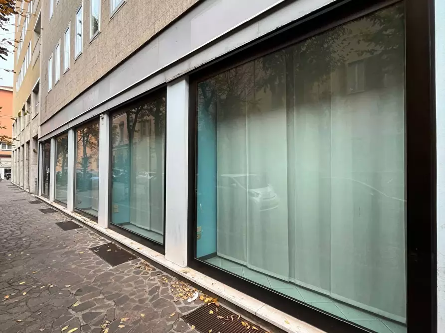 Immagine 1 di Locale commerciale in affitto  a Mantova