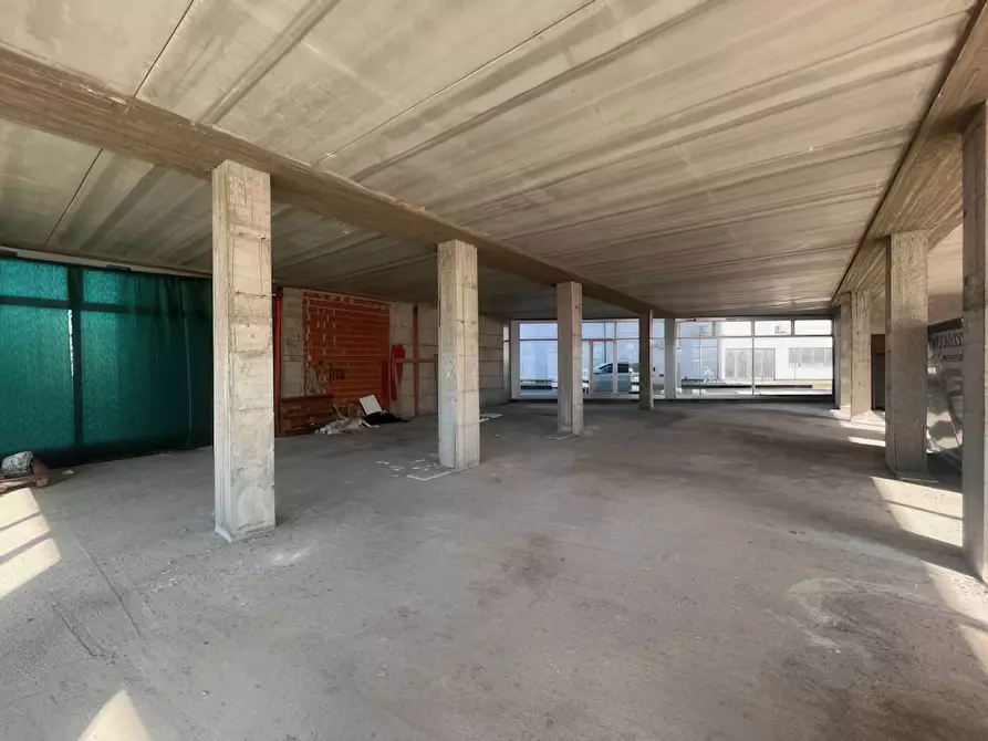Immagine 7 di Locale commerciale in vendita  a Porto Mantovano