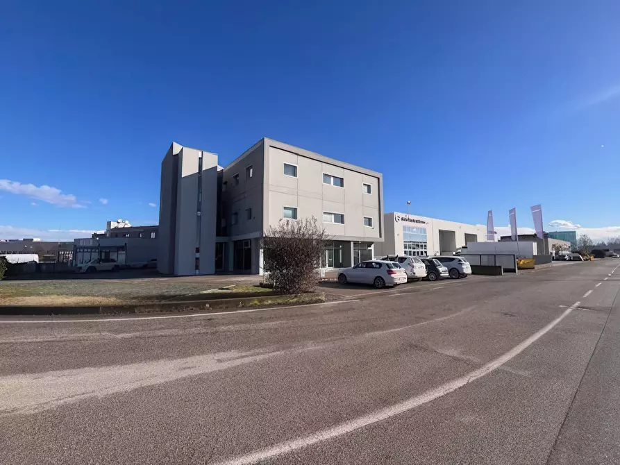 Immagine 5 di Locale commerciale in vendita  a Porto Mantovano