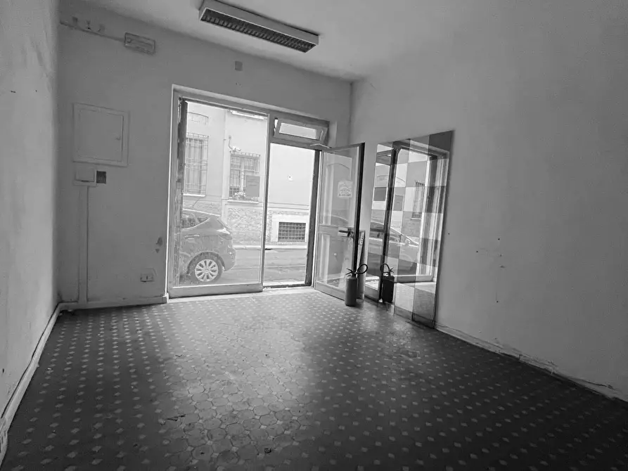 Immagine 7 di Locale commerciale in vendita  a Mantova