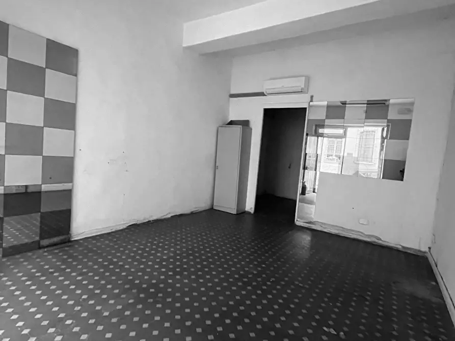 Immagine 8 di Locale commerciale in vendita  a Mantova