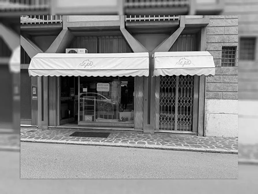 Immagine 5 di Locale commerciale in affitto  a Mantova