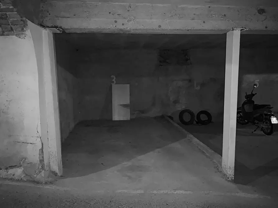Immagine 8 di Box auto in vendita  a Mantova