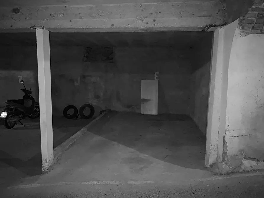 Immagine 9 di Box auto in vendita  a Mantova