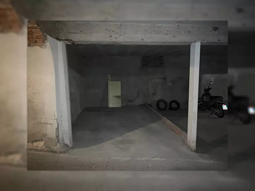 Immagine 10 di Box auto in vendita  a Mantova